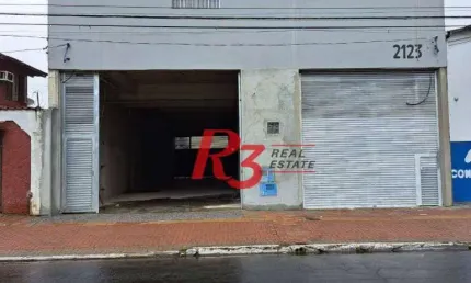 Galpão com 200m² de área, portão automático e excelente localização