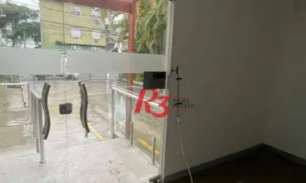 ALUGA-SE CASA COM 10 VAGA 8 SALAS TUDO REFORMADO EXCELENTE OPORTUNIDADE S