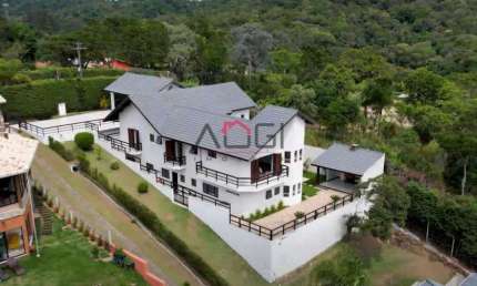 Viva a Excelência em Atibaia: Casa de Alto Padrão no Condomínio Clube Montanha com Vista Deslumbrant