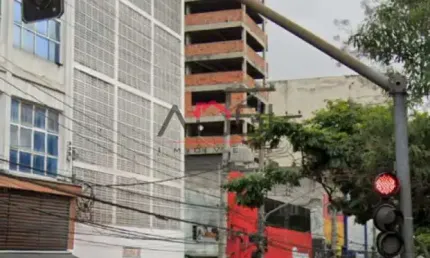 Oportunidade Comercial no Coração da Zona Sul: Espaço Estratégico na Praça Floriano Peixoto