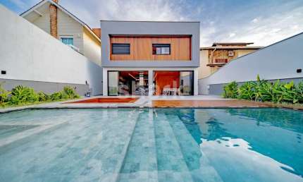 Casa para venda por R$ 5.600.000,00 em Alphaville,  Santana de Parnaíba-SP