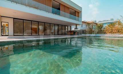 Casa para venda e locação em Alphaville, Barueri-SP