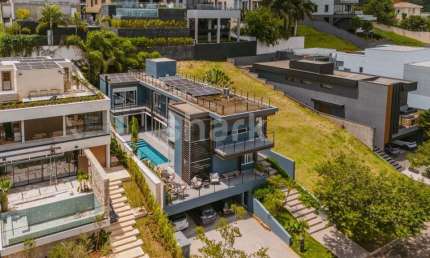 Casa à venda e locação em  Alphaville, Santana de Parnaíba, SP