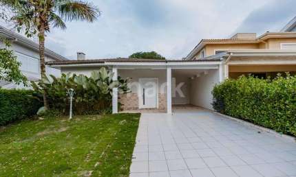 Casa a venda por R$ 2.800.000,00 em Alphaville - SP