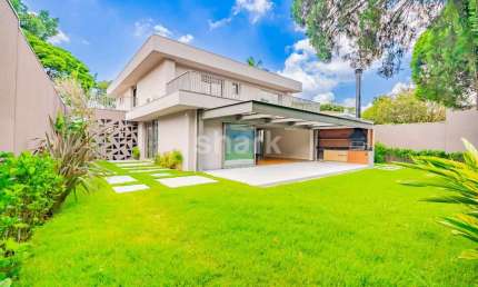Casa venda e locação em Alto de Pinheiros, São Paulo-SP