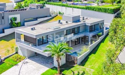 Casa mobiliada à venda por R$ 11.900.000,00 em Tamboré, Barueri-SP