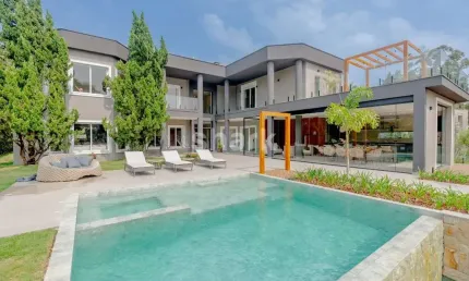 Casa à venda por R$ 18.900.000,00 em Alphaville, Barueri - SP