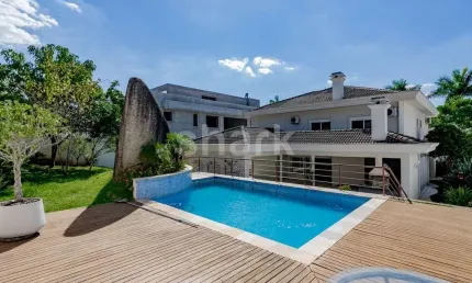 Casa à venda por R$ 9.700.000,00 em Alphaville, Santana de Parnaíba-SP
