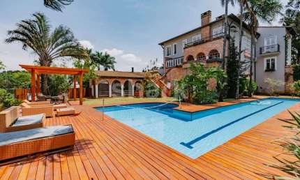 Casa para venda por R$12.000.000,00 ou locação R$60.000,00 em Alphaville, SP.