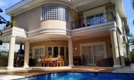 Casa à venda por R$ 5.950.000,00 em Alphaville, Barueri-SP