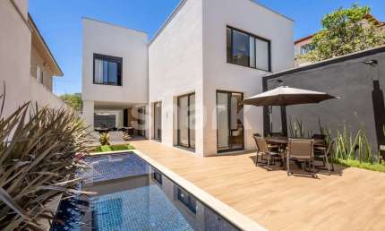 Casa à venda por R$ 9.700.000,00 em Jardim Paulista, São Paulo-SP