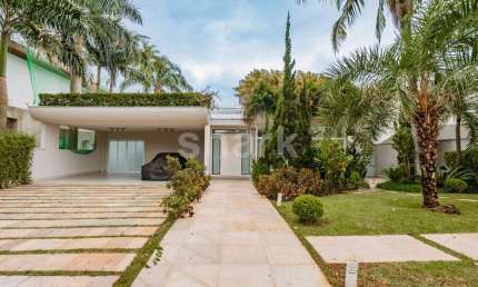 Casa para locação por R$60.000,00 em Alphaville, Barueri - SP.