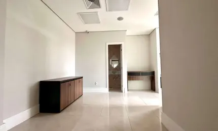 Sala comercial para venda por R$ 1.400.000,00 ou locação R$ 10.000,00/mês + taxas em Alphaville, Ba