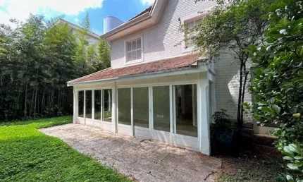 Casa de luxo em condomínio no Jardim América com 3 quartos