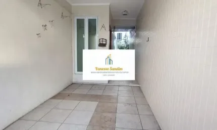 Casa sobreposta térrea, no embaré, com 3 dormitórios, sendo 2 suítes.