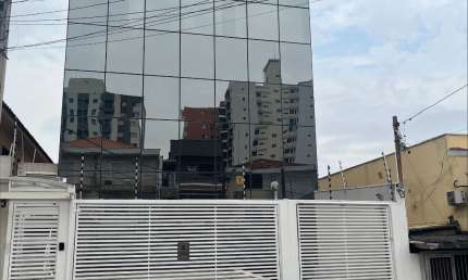 Prédio comercial para venda com estrutura pronta para uso imediato.
