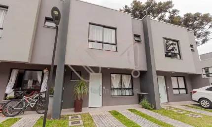 Sobrado à venda no bairro Santa Cândida - Curitiba/PR