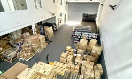 Venda ou locação galpão reformado na guilhermina com 302 m2