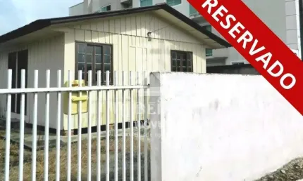 Casa com 2 quartos para alugar na Rua Olímpio Ferreira da Cruz, 614, São Marcos, São José dos Pinhais por R$ 1.000