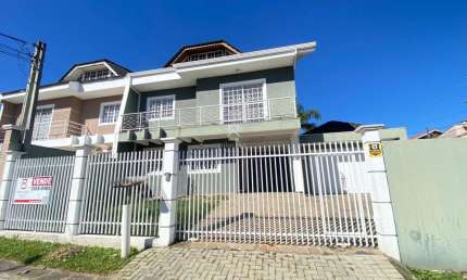 Casa com 3 quartos para alugar na Rua Friedrich Nietzsche, 335, Aristocrata, São José dos Pinhais por R$ 4.490