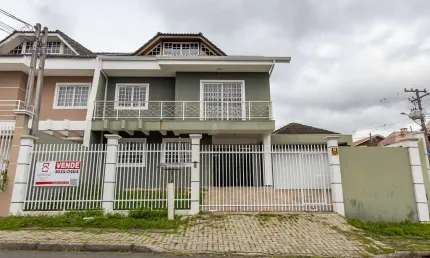Casa com 3 quartos para alugar na Rua Friedrich Nietzsche, 335, Aristocrata, São José dos Pinhais por R$ 4.490