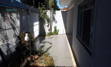 Casa terrea - otima planta- 220 m2 de area construida.