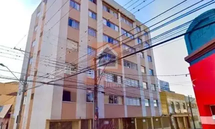 Apartamento semimobiliado à venda na região Central