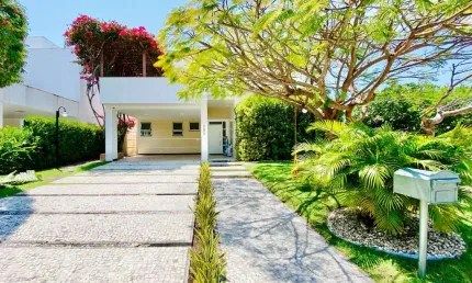 Belíssima residência de esquina, disponível para vocês