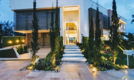 Um Verdadeiro Palácio, um sonho  923 metros de área construída e um terreno de 815metros, já imaginou?