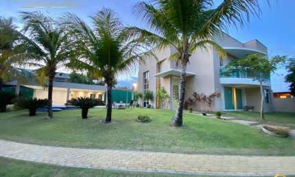 Já imaginou morar em uma casa com terreno de esquina privilegiado?   Com todo o verde e conforto que você e sua família precisam?