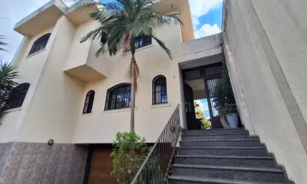 Belíssimo Sobrado na Vila Carrão Aproximadamente de 450m2 e com elevador.