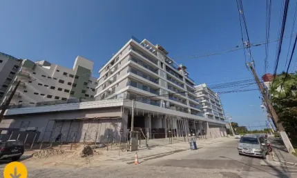 Amplo apartamento em edifício club na quadra do mar!