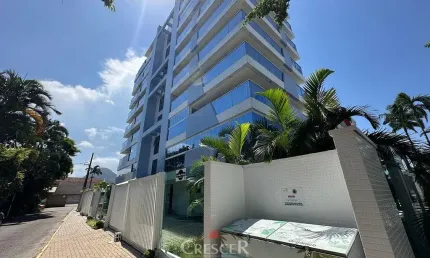 Cobertura duplex, localizada no coração de Caiobá, a apenas 2 quadras do mar.
