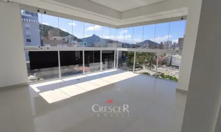Cobertura com 03 suítes com vista para a Praia Mansa.