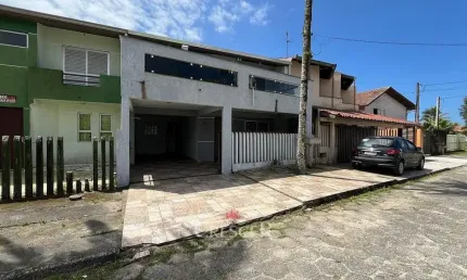 Casa com 4 quartos à venda na Avenida Paranaguá, Perequê, Matinhos