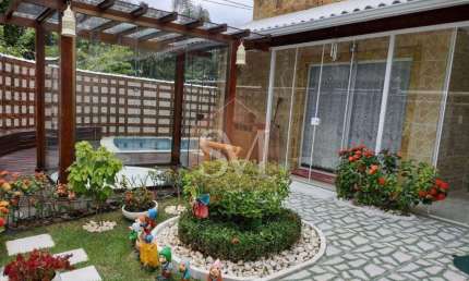 VARGEM PEQUENA CASA DUPLEX COM RGI COM 259M² DE ÁREA , 4 QUARTOS COM 3 SUÍTES..