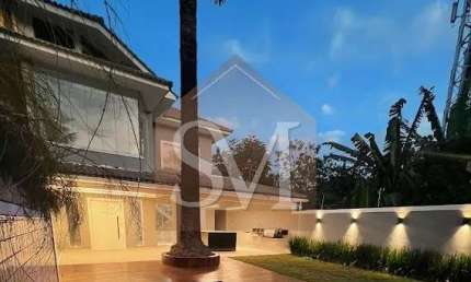 Excelente Casa Tríplex na Barra da Tijuca, 4 Quartos, 2 Suítes,1 master com closet, 362 m² área construída..
