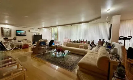 Aluguel de Apartamento com 4 Quartos e 300m² em Copacabana - Rio de Janeiro-RJ. Venha conferir!