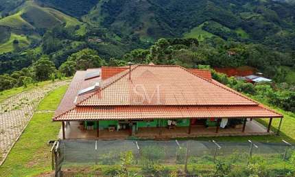 Sítio Itamonte-MG: Casa com 3 Quartos, Suíte, Varanda com Vista para Vale!