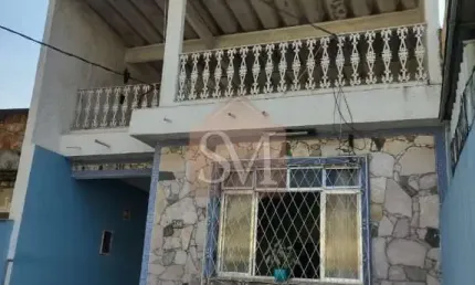 ENCANTADO CASA DUPLEX COM 296 M², 3 QUARTOS , SALA , COPA E COZINHA PISCINA E GARAGEM PARA 7 CARROS .