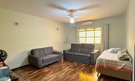 Casa a venda com 4 dormitórios, espaçosa no Nova América