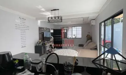Casa térrea, com 3 dorms, sendo uma suíte. Acabamento diferenciado.