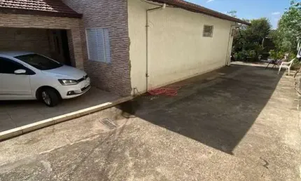 Casa com terreno grande, 4 quartos e 2 banheiros, 86m² por r$450.000