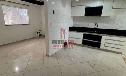 Ótima casa com 3 dorms, suite, armários e ar condicionado.