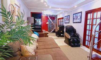 Sobrado à Venda com 4 quartos, 4 banheiros, 3 vagas e 276m² por R$ 620.000