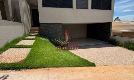 Terreno em Condomínio à Venda com 3 quartos, 243 m²