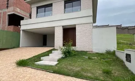 Lindo Sobrado no Condominio Damha 1 com 243m², 3 Suítes, 1 Closet e Piscina