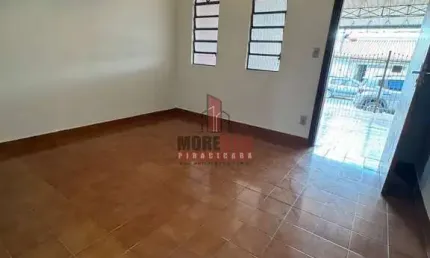 Casa a venda com 2 dorms, vaga, quintal na Vila Industrial