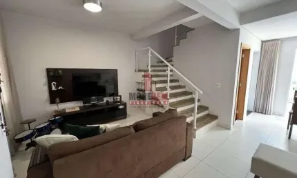 Casa de Condomínio à Venda com 3 quartos, 4 banheiros, 2 vagas e 200,07m²