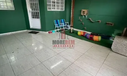 Casa de 100m² com 2 dormitórios, 01 vaga, 01 banheiro e quintal
